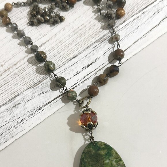 Green Agate and Bead Long Necklace - Picture 3 of 3